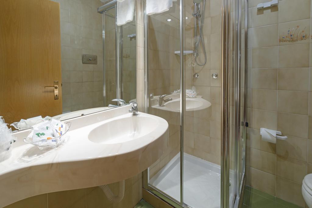 Hotel Bavaria Левико-Терме Экстерьер фото